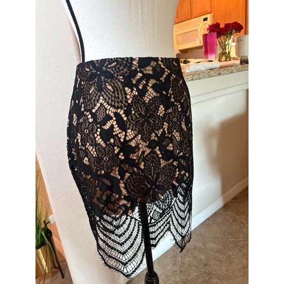 Express Black/Nude Lace Crochet Formal Mini Skirt Size 6 - Picture 5 of 5